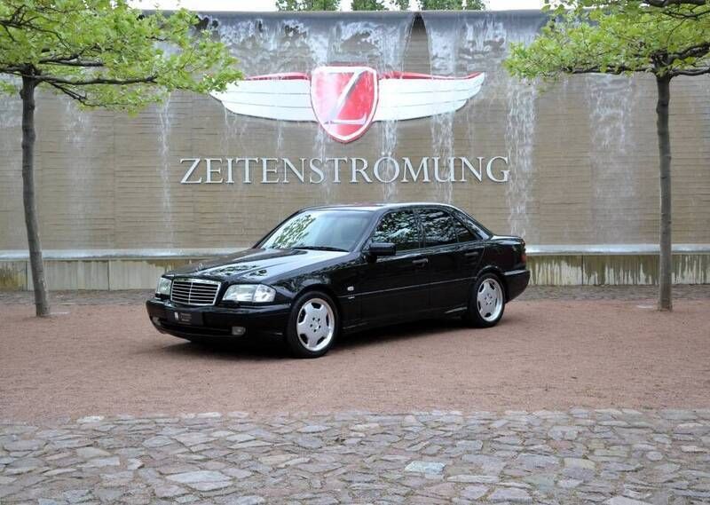 Zwartobsidianschwarz metallic Gebruikt 1998 Mercedes C43 AMG AMG Sedan | € 41.000 - Afbeelding 1/4