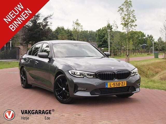 Grijs Gebruikt 2021 BMW 320 Basis Sedan | € 26.995 (Super prijs) - Afbeelding 1/4