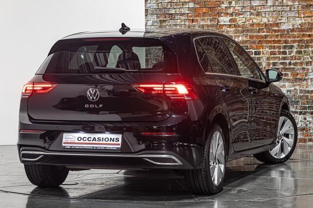 Zwart Gebruikt 2020 VW Golf VIII R-line Hatchback | € 17.595 (Goede deal) - Afbeelding 1/3