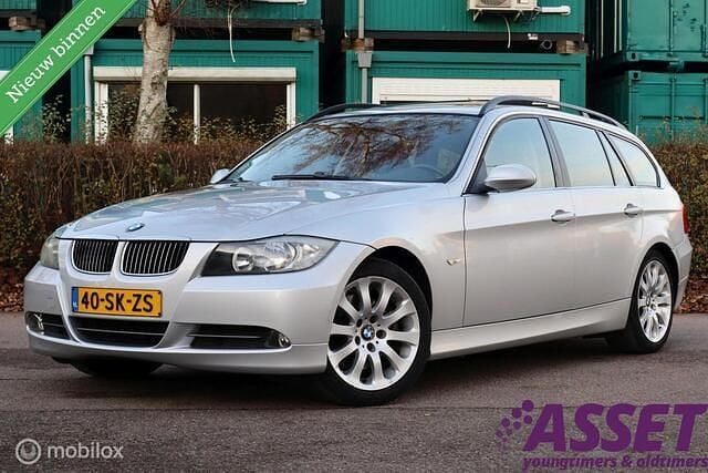Grijs (metallic) Gebruikt 2006 BMW 330 Stationwagen | € 12.995 (Eerlijke prijs) - Afbeelding 1/4