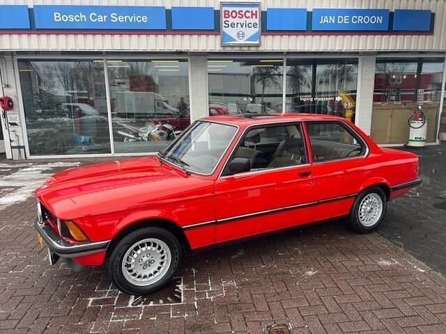 Rood Occasion 1983 BMW 315 Hatchback | € 10.950 - Afbeelding 1/4