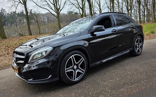 Zwart Occasion 2014 Mercedes GLA200 AMG SUV | € 17.950 (Eerlijke prijs) - Afbeelding 1/4