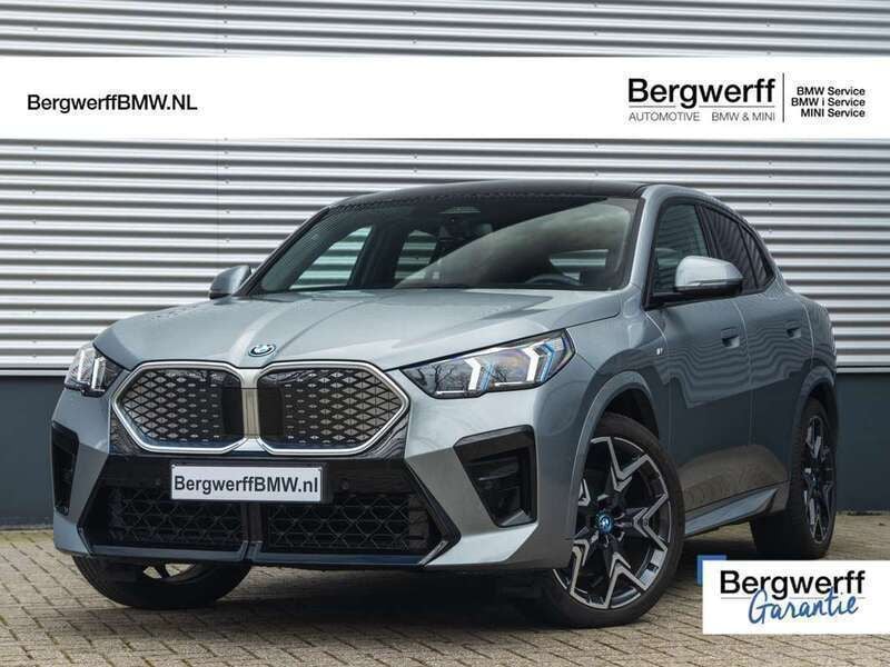 Grijs Gebruikt 2024 BMW iX2 M Sport SUV | € 46.875 (Super prijs) - Afbeelding 1/4