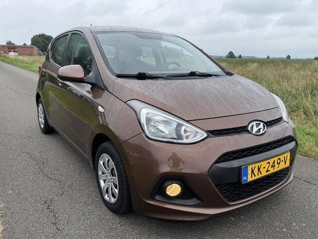 Bruin Gebruikt 2016 Hyundai i10 Comfort Hatchback | € 4.750 (Goede deal) - Afbeelding 1/4