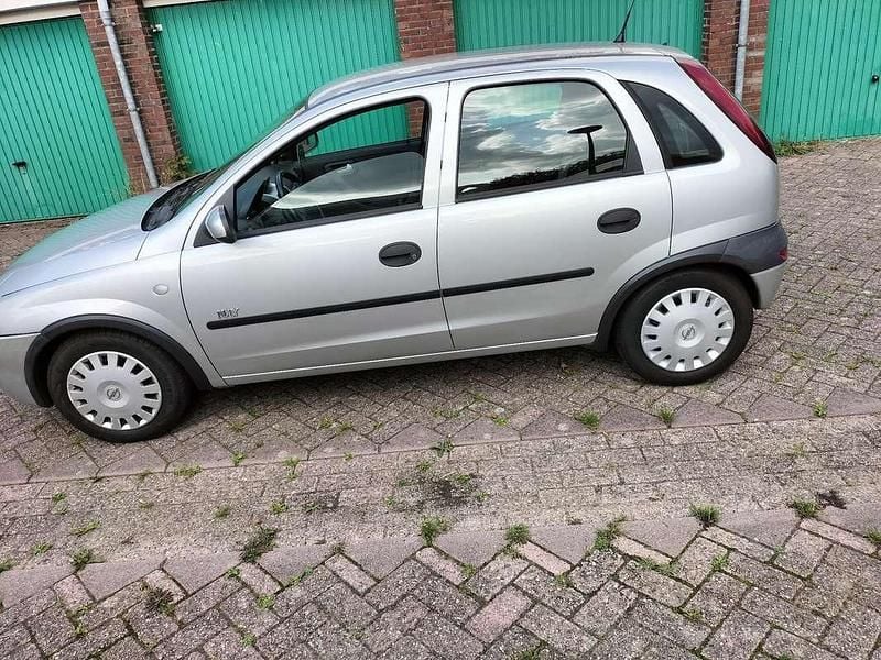 Grijs Gebruikt 2003 Opel Corsa Njoy Hatchback | € 1.650 (Eerlijke prijs) - Afbeelding 1/3