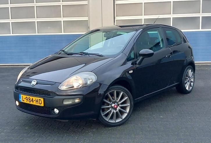 Zwart Gebruikt 2010 Fiat Punto Dynamic Hatchback | € 1.950 (Goede deal) - Afbeelding 1/4