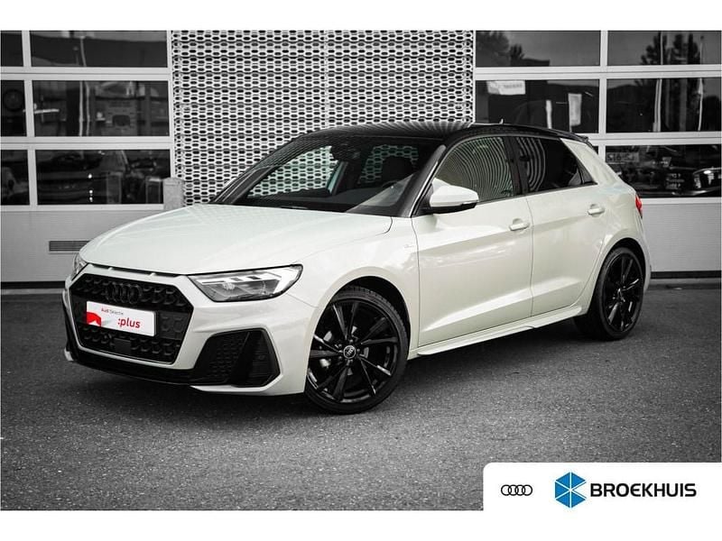 Grijs Gebruikt 2024 Audi A1 Sportback S-Line Hatchback | € 33.900 (Duur) - Afbeelding 1/4