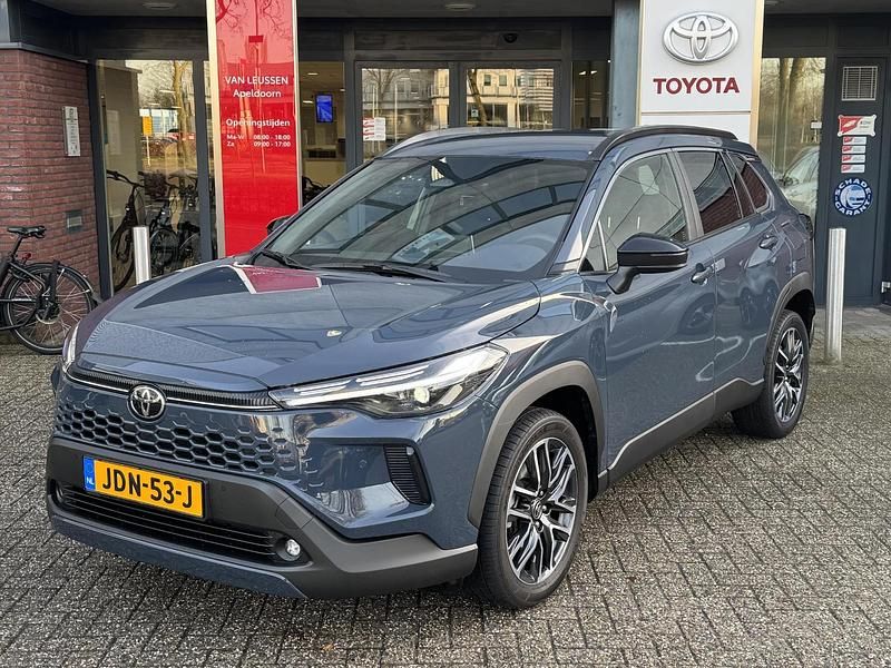 Grijs Occasion 2025 Toyota Corolla Cross SUV | € 39.900 (Iets duurder) - Afbeelding 1/4