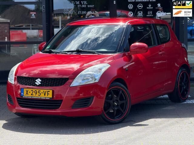Rood, metallic lak Gebruikt 2013 Suzuki Swift Hatchback | € 5.695 (Eerlijke prijs) - Afbeelding 1/4
