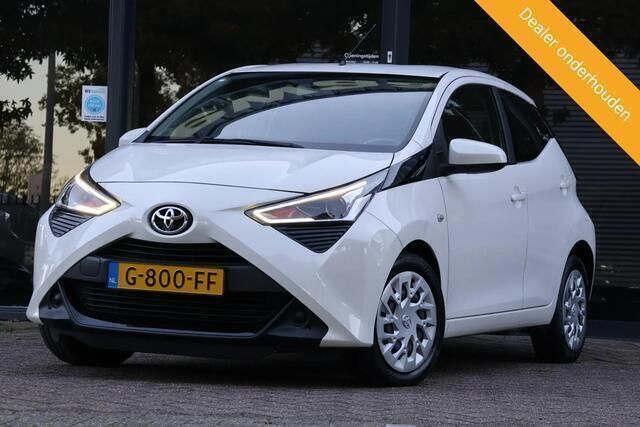 Wit Occasion 2019 Toyota Aygo X-play Hatchback | € 11.495 (Eerlijke prijs) - Afbeelding 1/4