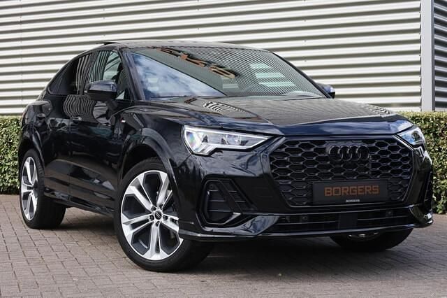 Zwart Gebruikt 2024 Audi Q3 Sportback Ambiente SUV | € 59.950 - Afbeelding 1/4