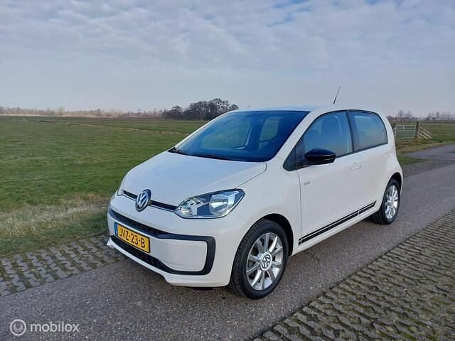 Wit Occasion 2017 VW up! CLUB Hatchback | € 7.449 (Goede deal) - Afbeelding 1/4