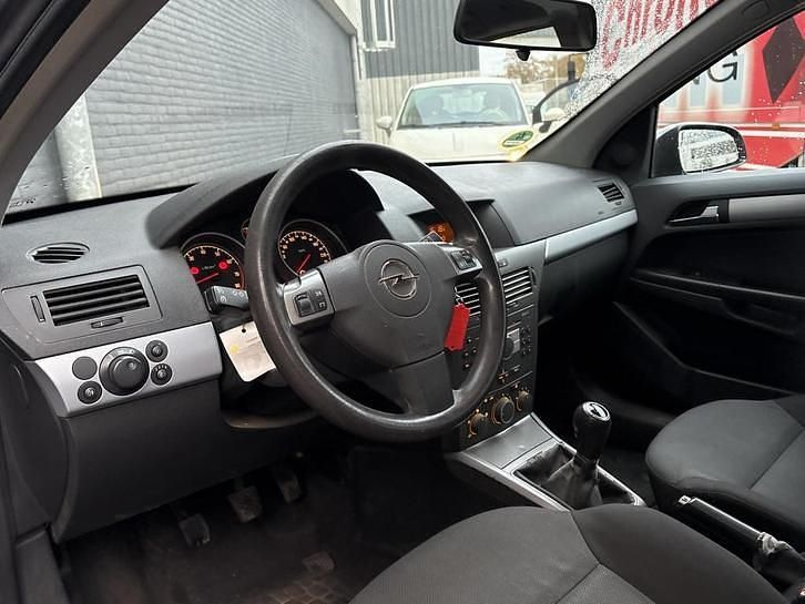 Occasion Opel Astra Enjoy 105 PK (77 kW) 2006 Grijs Stationwagen