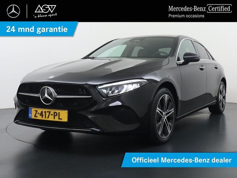 Zwart Gebruikt 2024 Mercedes A250 Luxury Sedan | € 39.440 (Iets duurder) - Afbeelding 1/4