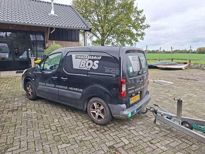 Zwart Gebruikt 2012 Peugeot Partner Van | € 2.500 (Eerlijke prijs) - Afbeelding 1/4