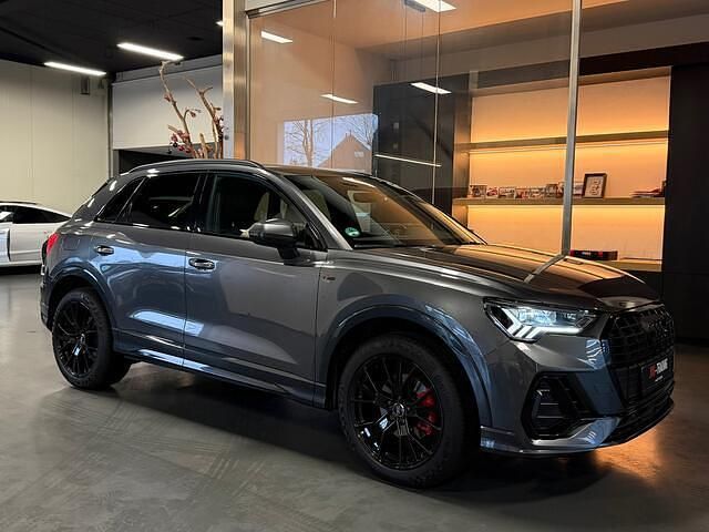 Grijs Occasion 2019 Audi Q3 S-Line SUV | € 31.500 (Iets duurder) - Afbeelding 1/4