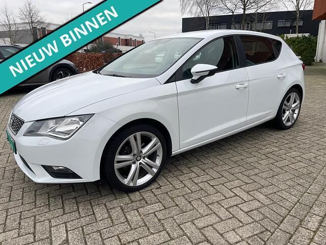 Wit Occasion 2014 Seat Leon Style Hatchback | € 7.995 (Super prijs) - Afbeelding 1/4