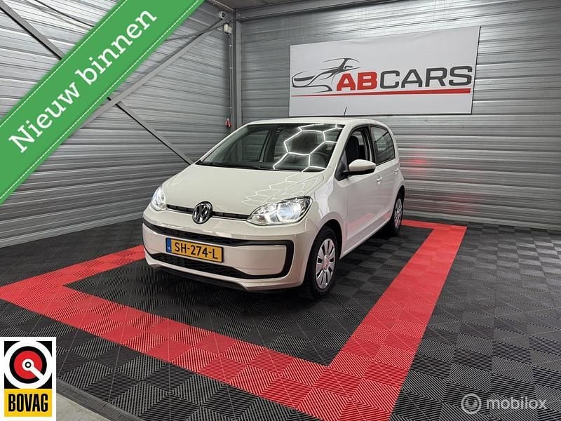 Wit Occasion 2018 VW up! move up! Hatchback | € 8.250 (Goede deal) - Afbeelding 1/4