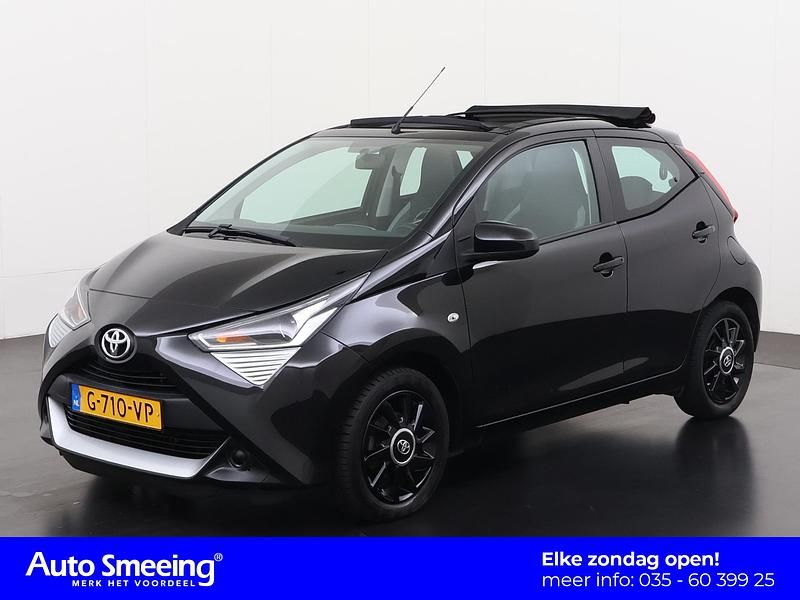 Zwart Gebruikt 2020 Toyota Aygo X-play Hatchback | € 16.740 (Duur) - Afbeelding 1/4
