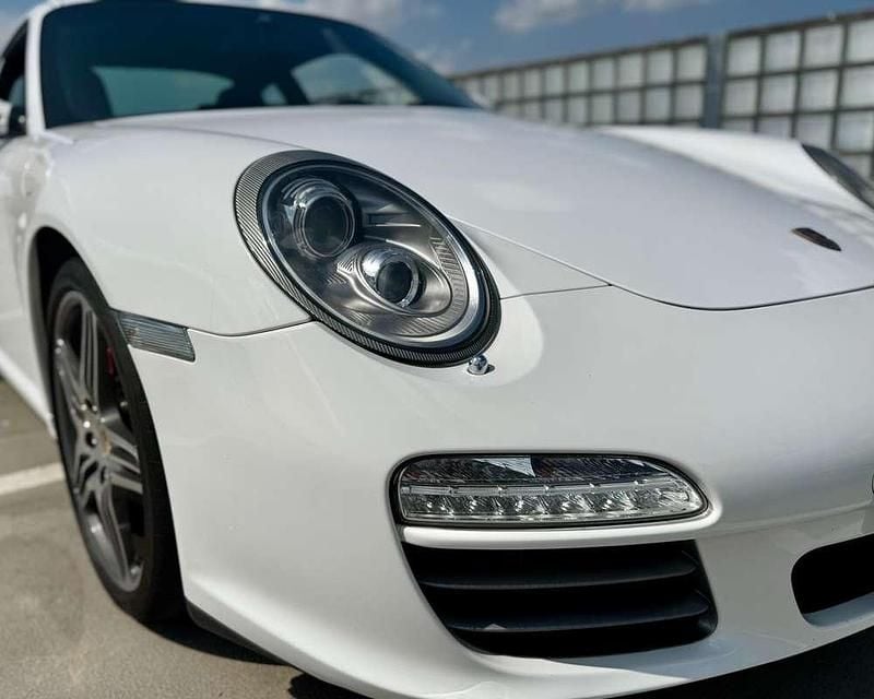 Wit Gebruikt 2010 Porsche 911 Carrera 4S Coupé | € 64.950 (Eerlijke prijs) - Afbeelding 1/4