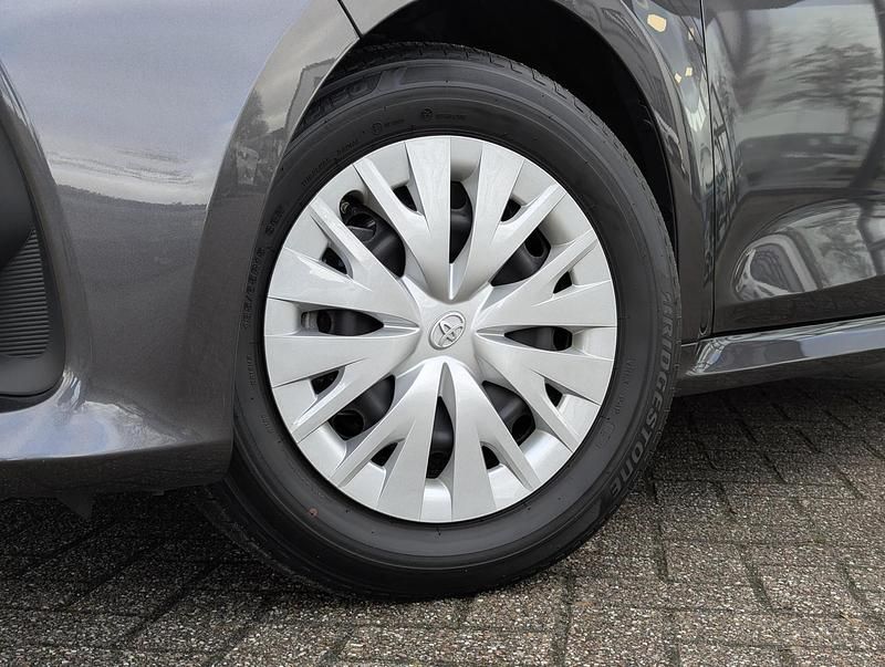 Occasion Toyota Yaris Hybrid Active 116 PK (85 kW) 2022 Grijs Hatchback