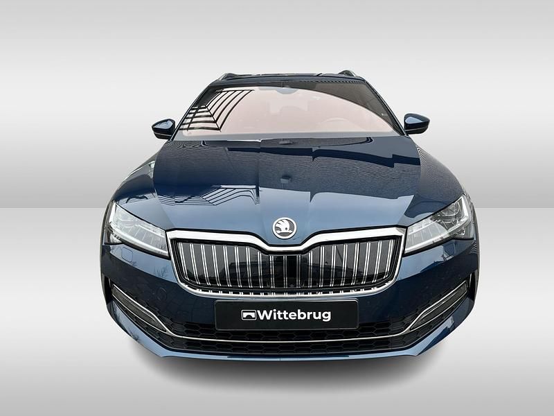 Occasion Skoda Superb LAURIN & KLEMENT 218 PK (160 kW) 2022 Blauw Stationwagen