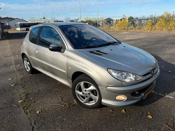 Gebruikt 2005 Peugeot 206 | € 950 - Afbeelding 1/4