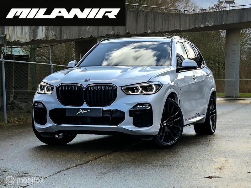 Wit Occasion 2021 BMW X5 M Sport SUV | € 52.950 - Afbeelding 1/4