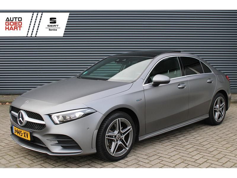 Grijs Gebruikt 2020 Mercedes A250 Business Sedan | € 28.795 (Iets duurder) - Afbeelding 1/4