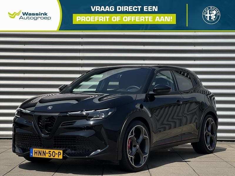 Zwart Gebruikt 2025 Alfa Romeo Junior Veloce Hatchback | € 39.895 (Eerlijke prijs) - Afbeelding 1/4