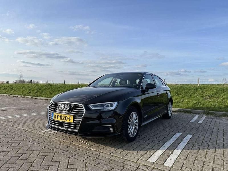 Zwart Gebruikt 2016 Audi A3 Hatchback | € 10.750 (Super prijs) - Afbeelding 1/4