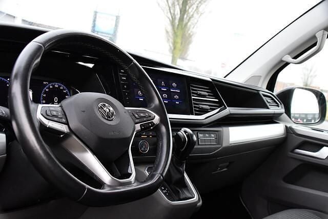 Zwart Gebruikt 2020 VW T6.1 Black Edition Van | € 26.995 - Afbeelding 1/4