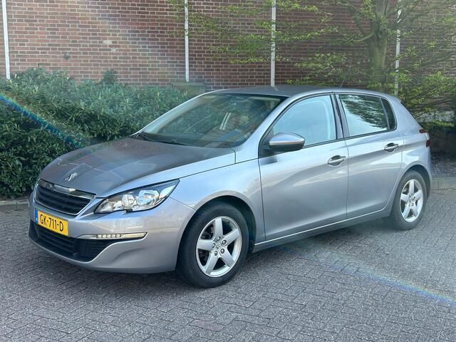 Grijs, metallic lak Gebruikt 2015 Peugeot 308 Active Hatchback | € 5.950 (Eerlijke prijs) - Afbeelding 1/4
