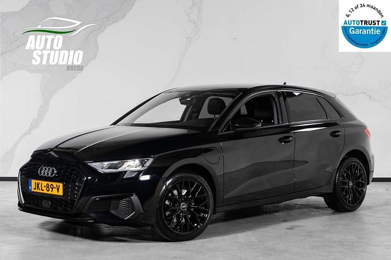 Zwart Gebruikt 2022 Audi A3 Sportback e-tron Sedan | € 26.495 (Eerlijke prijs) - Afbeelding 1/4