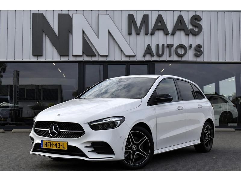 Wit Gebruikt 2023 Mercedes B250 AMG line MPV | € 37.450 (Eerlijke prijs) - Afbeelding 1/4