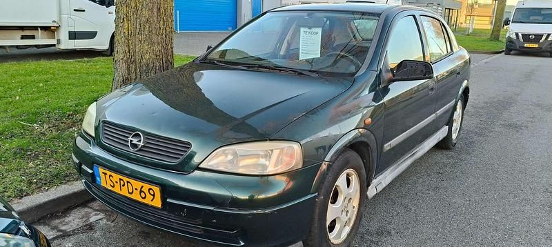 Groen Gebruikt 1998 Opel Astra Club Hatchback | € 800 (Eerlijke prijs) - Afbeelding 1/4