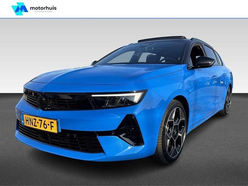 Blauw (metallic) Occasion 2025 Opel Astra Stationwagen | € 33.445 (Duur) - Afbeelding 1/4
