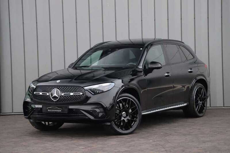 Zwart Gebruikt 2023 Mercedes GLC300e AMG SUV | € 71.500 (Iets duurder) - Afbeelding 1/4