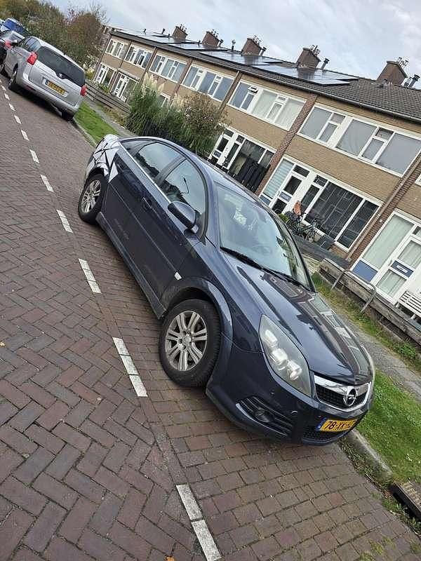 Blauw Gebruikt 2007 Opel Vectra Executive Hatchback | € 750 (Super prijs) - Afbeelding 1/4