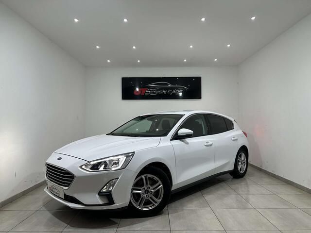 Wit Gebruikt 2018 Ford Focus Sedan | € 14.999 (Eerlijke prijs) - Afbeelding 1/4