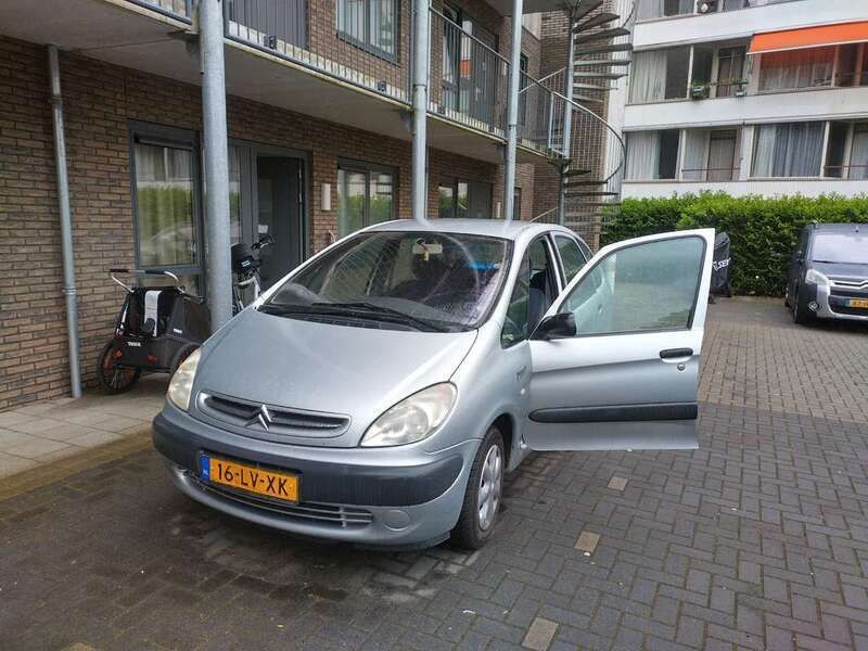Zilver Gebruikt 2003 Citroën Xsara Picasso MPV | € 700 (Super prijs) - Afbeelding 1/4