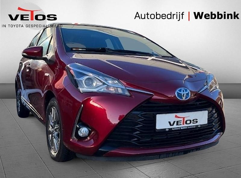 Rood Occasion 2017 Toyota Yaris Hybrid Hatchback | € 13.950 (Eerlijke prijs) - Afbeelding 1/4