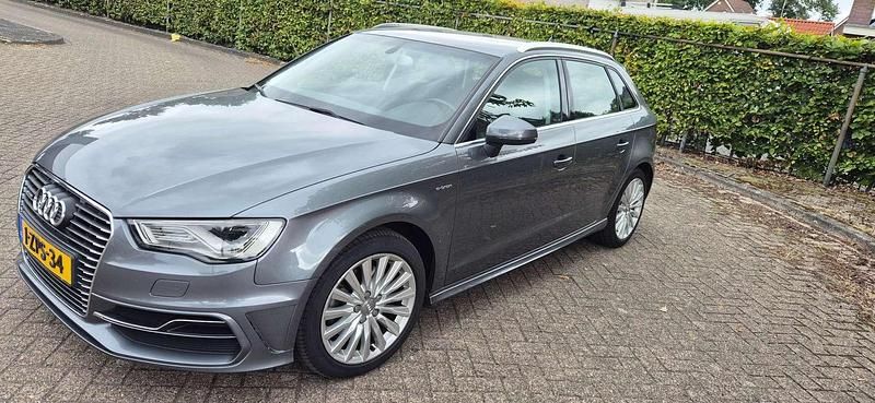 Grijs Gebruikt 2015 Audi A3 e-tron Hatchback | € 14.500 - Afbeelding 1/4