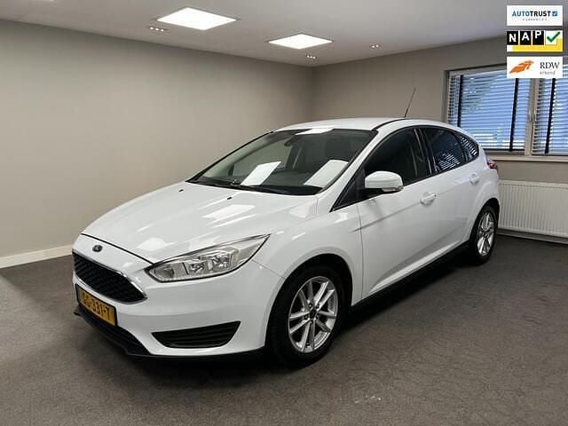 Wit Gebruikt 2015 Ford Focus Trend Hatchback | € 6.245 (Goede deal) - Afbeelding 1/4