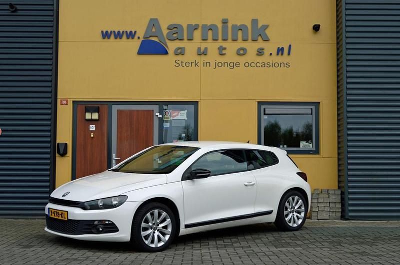 Wit Gebruikt 2009 VW Scirocco Highline Coupé | € 7.950 (Eerlijke prijs) - Afbeelding 1/4