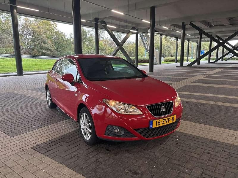 Rood Gebruikt 2009 Seat Ibiza Hatchback | € 3.890 (Eerlijke prijs) - Afbeelding 1/4