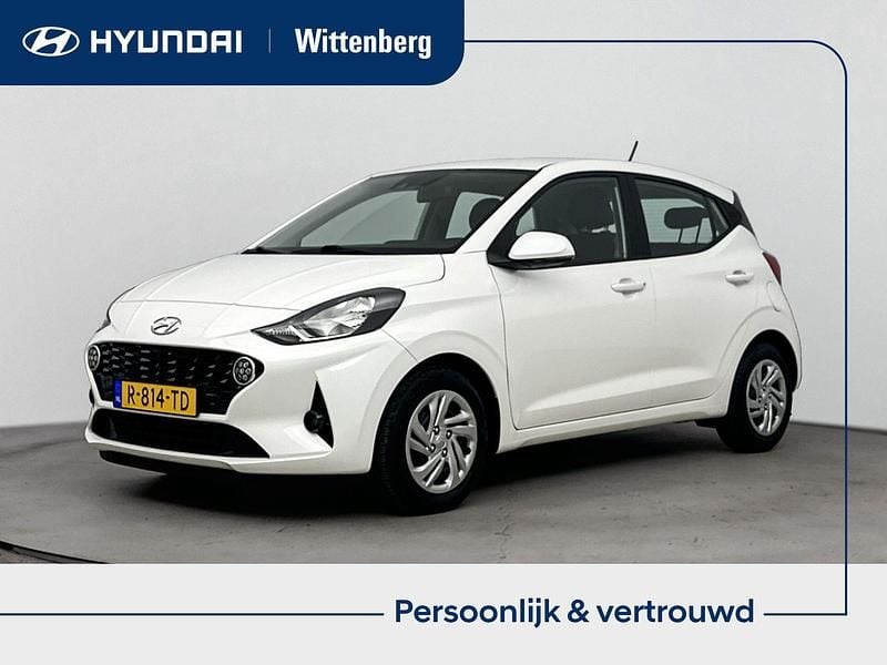 Wit Gebruikt 2022 Hyundai i10 Comfort Hatchback | € 14.400 (Eerlijke prijs) - Afbeelding 1/3