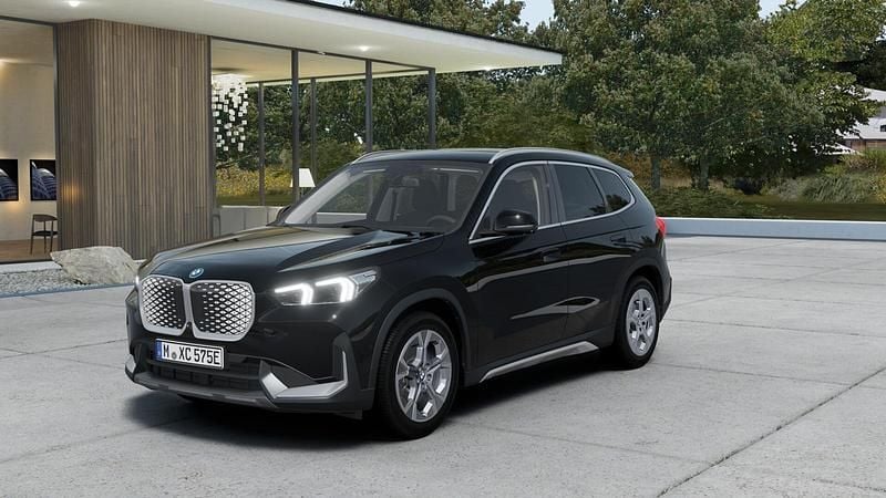 Zwart Nieuw 2025 BMW iX1 Comfort Edition SUV | € 46.343 - Afbeelding 1/4