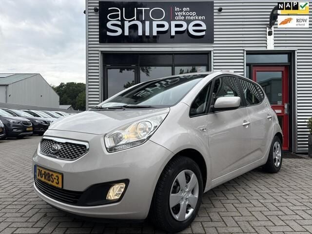 Beige, metallic lak Gebruikt 2011 Kia Venga Hatchback | € 5.450 (Goede deal) - Afbeelding 1/4