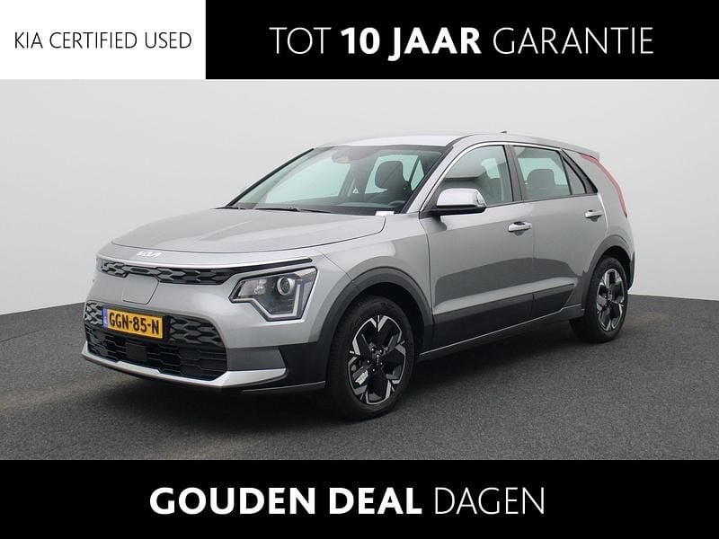 Grijs Gebruikt 2024 Kia e-Niro Light SUV | € 30.940 (Super prijs) - Afbeelding 1/4